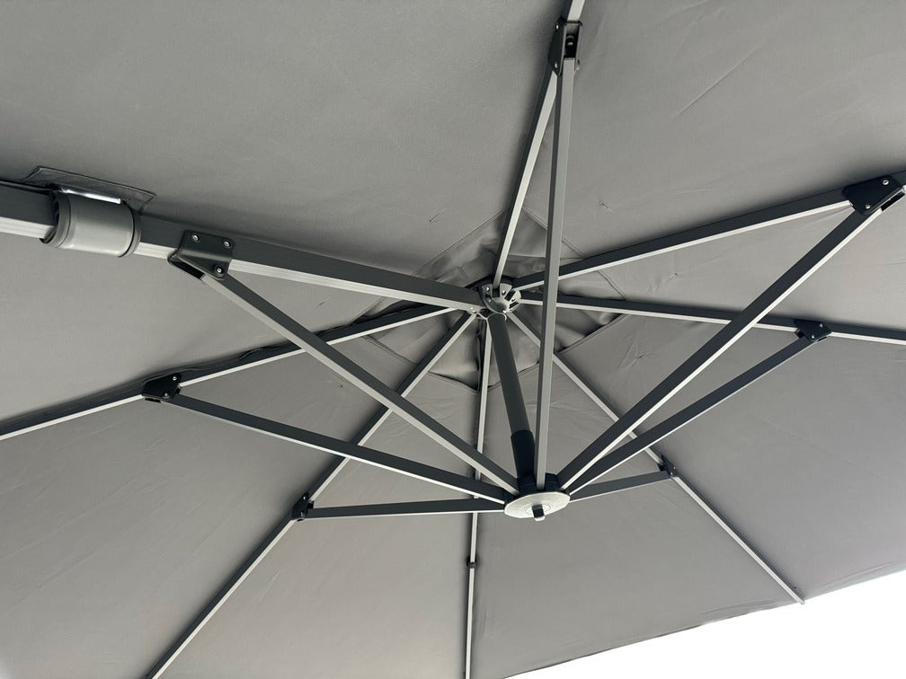 Detalle de la estructura interior de la Sombrilla Florencia gris 3m con varillas de aluminio – Sombrillas México