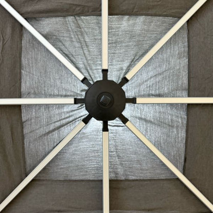 Detalle de estructura interna sombrilla Venecia gris cuadrada 4x4m – Sombrillas México